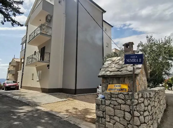 아파트 Rita Nemira 오미스